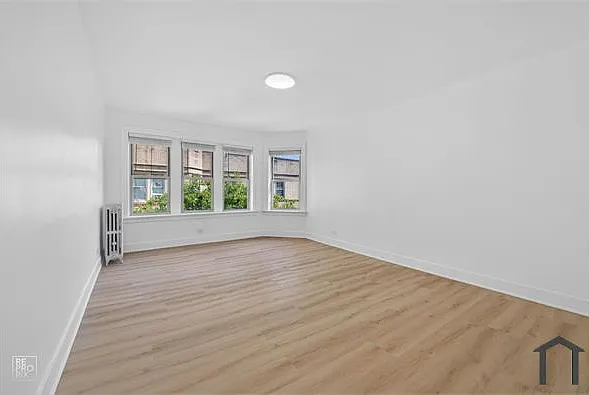 6312 N Artesian Ave #3W — Photo 4