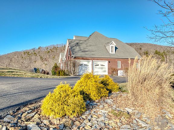 5th image of 1870 Mountainside Dr