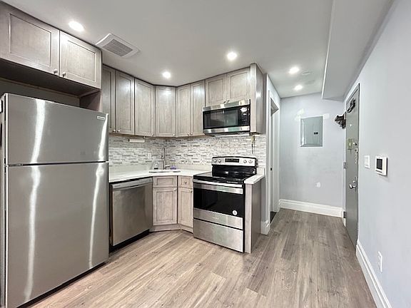2nd image of 1070A Dekalb Ave #2A