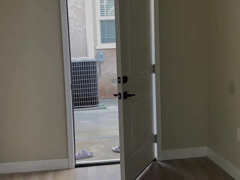 267 W Pershing Ct — Photo 7