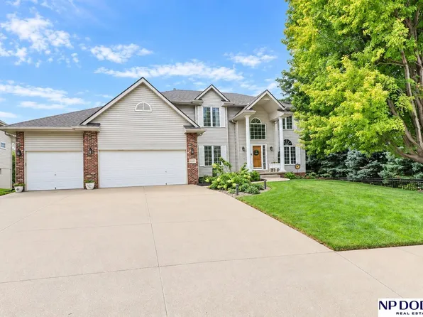 9235 Bayberry Rd, La Vista, NE 68128