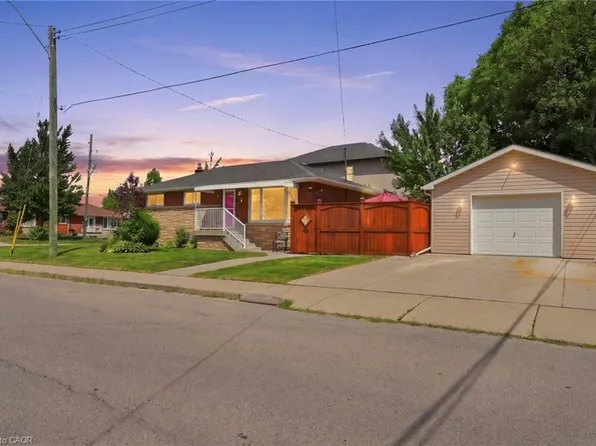 3 Mitchell Ave, Hamilton, ON L9A 1W1