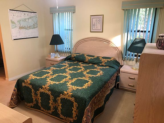 4th image of 919 E Harvard St