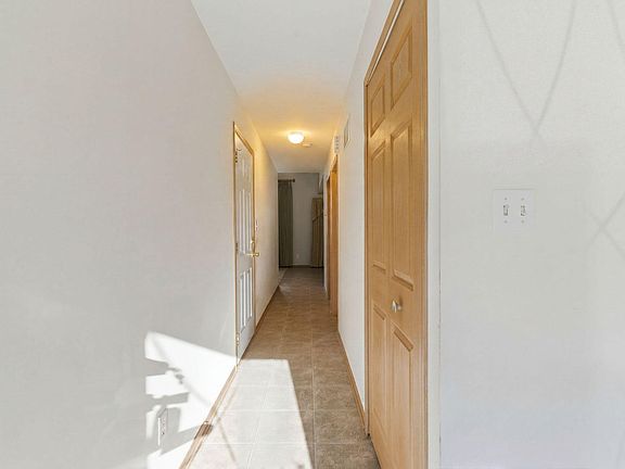 4th image of 903 Hampton Ct