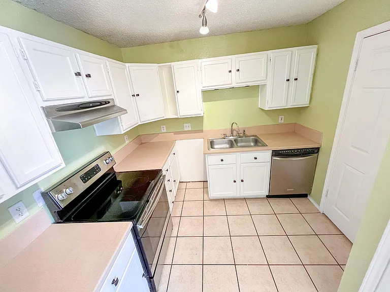 3406 Bamboo Ln — Photo 8