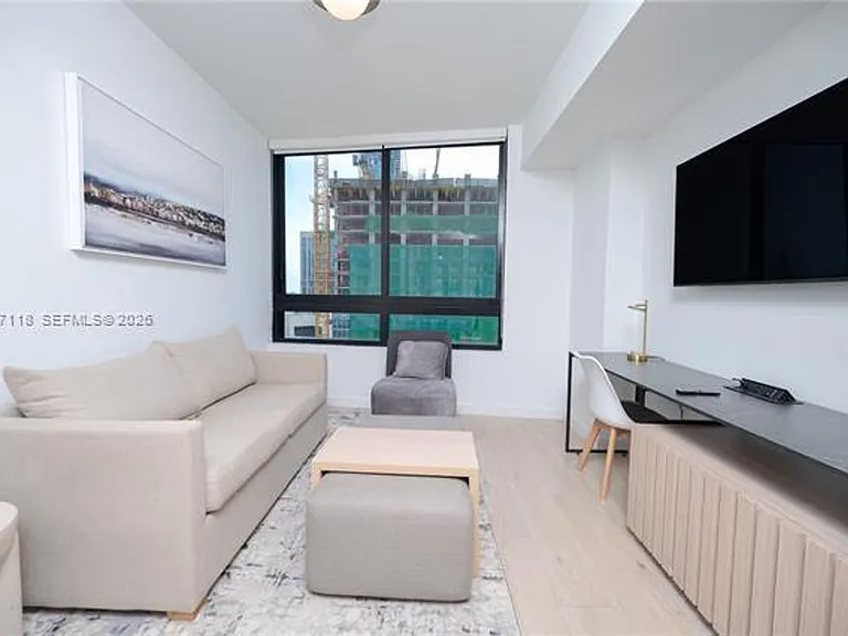 225 N Miami Ave #CU-1505 — Photo 2
