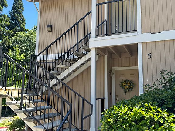 3rd image of 360 Bennett St APT 6