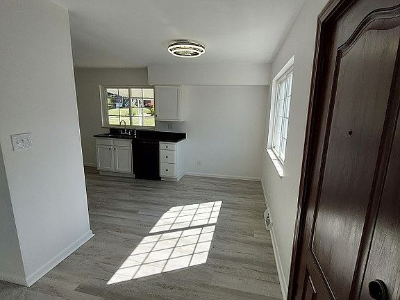 4th image of 204 Pico St