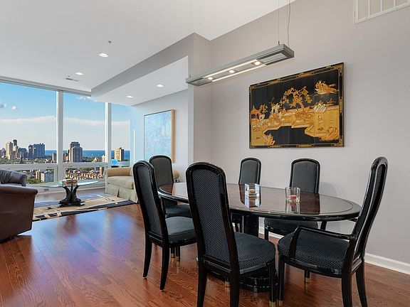 4th image of 500 W Superior St Unit 2208