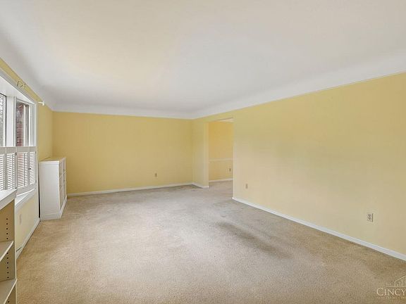 4th image of 10215 Pendery Dr