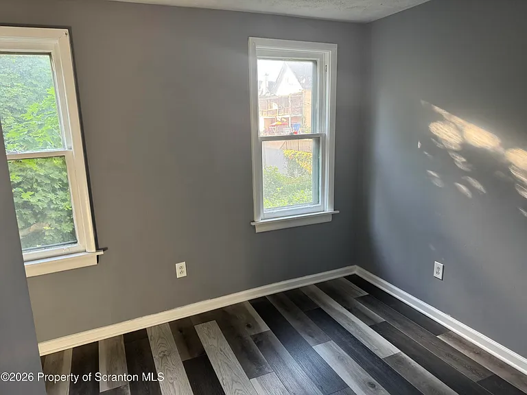 219 N Bromley Ave — Photo 23