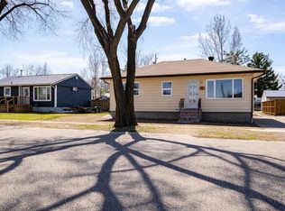 321 N 3rd Ave E, Bow Island, AB T0K 0G0