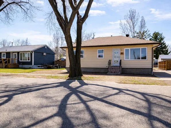 321 N 3rd Ave E, Bow Island, AB T0K 0G0