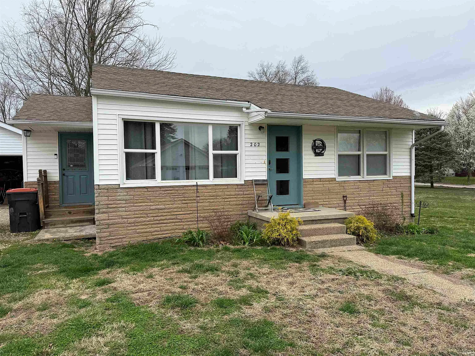 202 S Lewis St photo 1