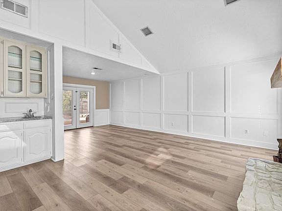 5th image of 8708 Greenleaf Dr