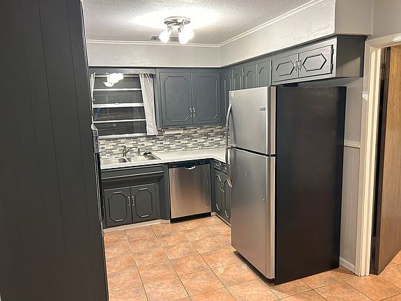 4th image of 207 Vicksburg St
