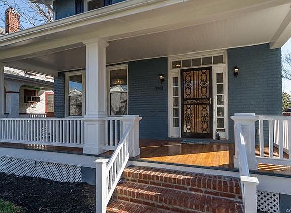 3rd image of 3003 Montrose Ave