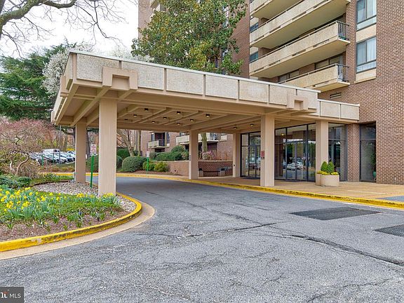 2nd image of 1800 Old Meadow Rd APT 305