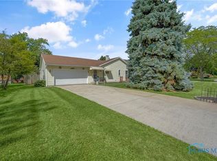 2621 Gladhaven Dr, Oregon, OH 43616