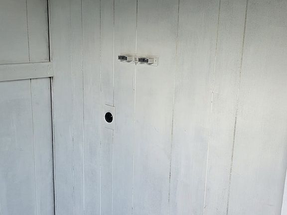 2nd image of 122 Hill Ct
