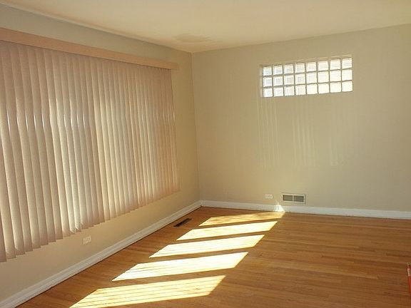 4th image of 6007 S Moody Ave