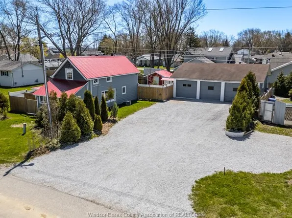 1057 Oak Ave, Kingsville, ON N9Y 3T6