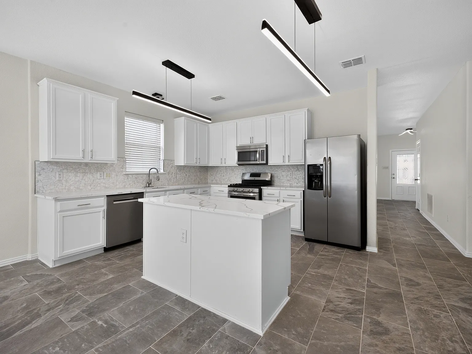 1521 Stanford Dr — Photo 4
