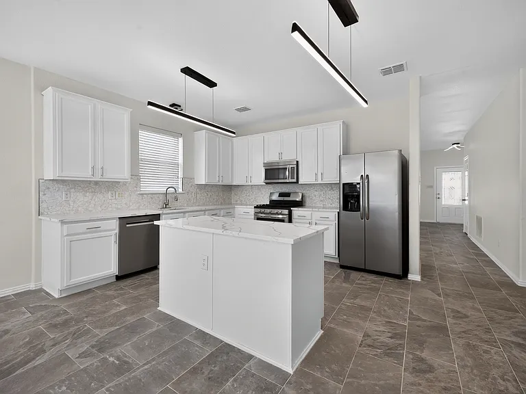 1521 Stanford Dr — Photo 4