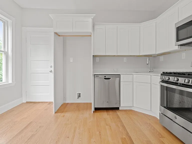 68 Saxton St #2 — Photo 2