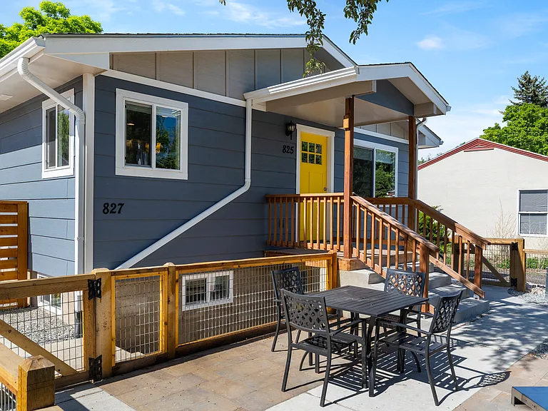 827 E Laurel is the downstairs of this top/down duplex house.
