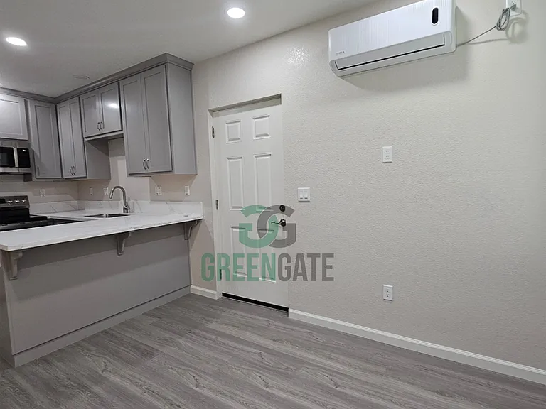3105 E Orangeburg Ave — Photo 5