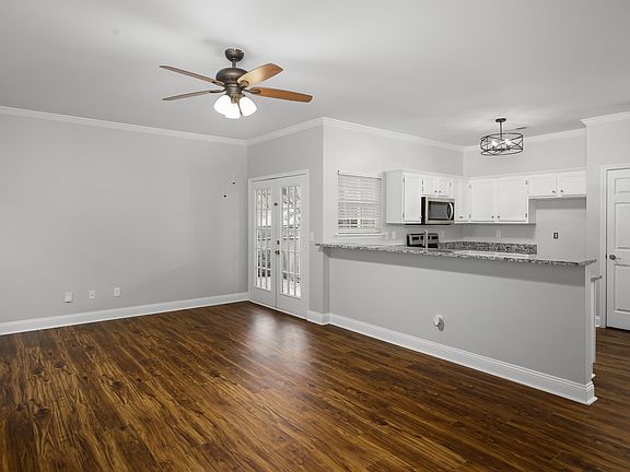 3rd image of 116 Bridletrace Ln