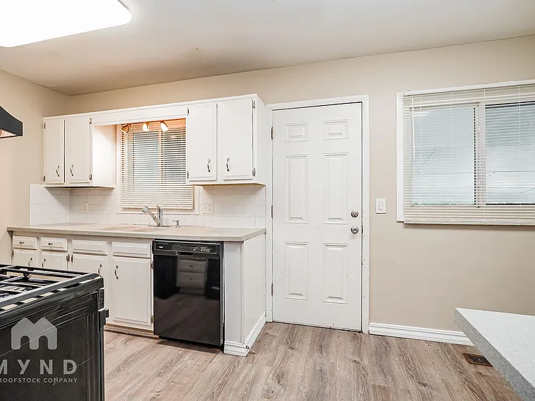 1327 Marble Dr — Photo 9