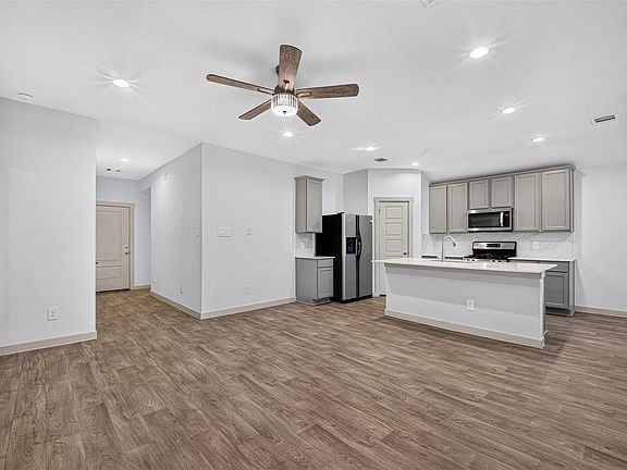 2nd image of 711 Boer Plains Dr
