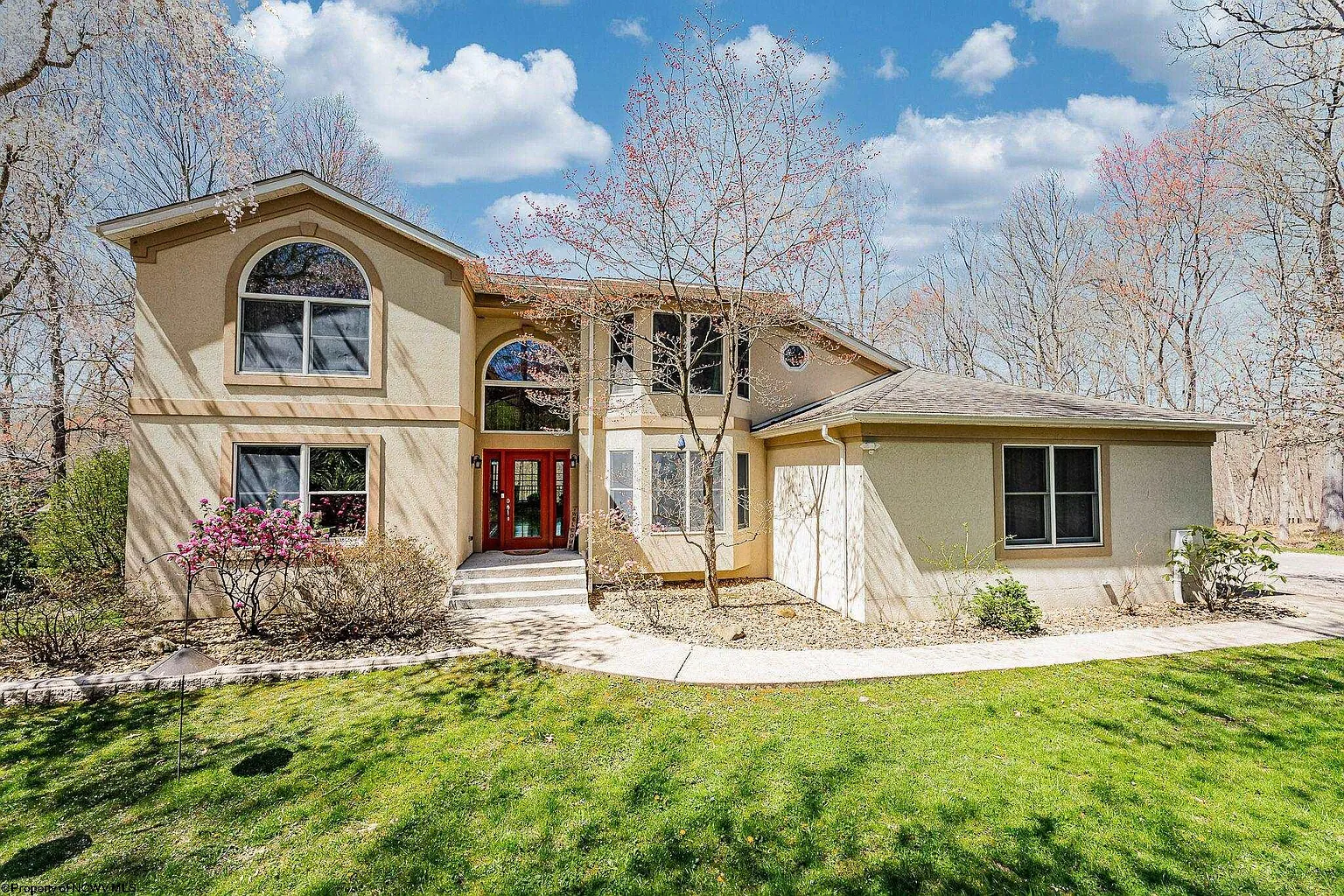 39 Lakeside Dr photo 1
