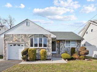 675 8th St, Secaucus, NJ 07094