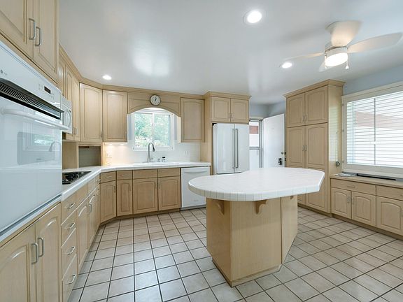 2nd image of 4938 S Naniloa Dr