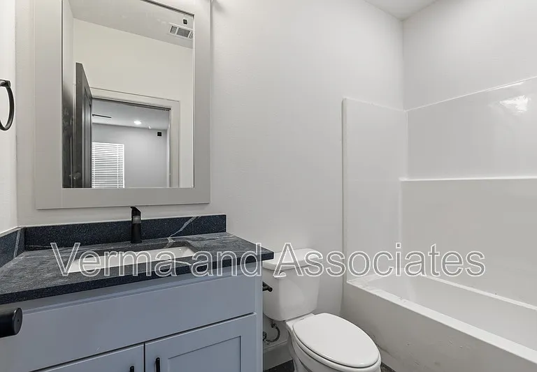 1121 Whistler St — Photo 8