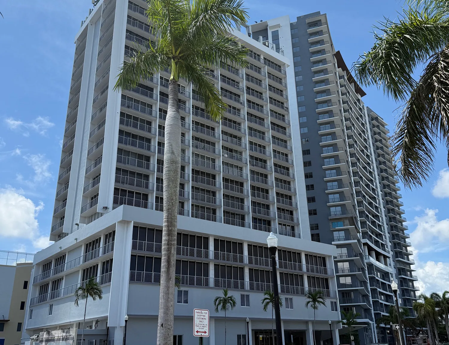 2 bed, 2.0 bath, 944 sqft, $2,175 — Photo 2