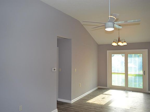 5th image of 1214 Crestwood Dr