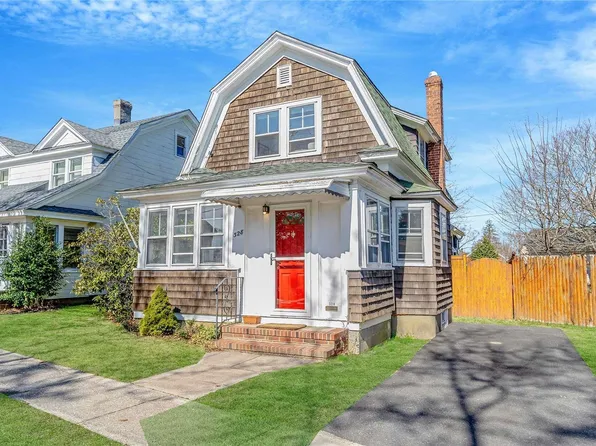 328 E 2nd Street, Riverhead, NY 11901