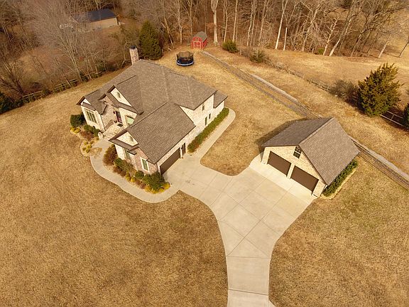 2nd image of 134 Moonlight Dr