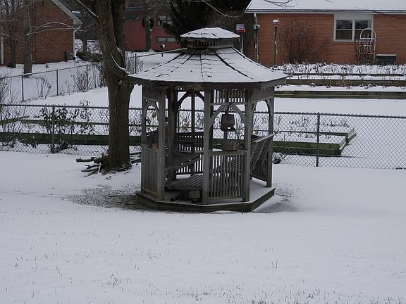 4th image of 1057 Yorkshire Dr