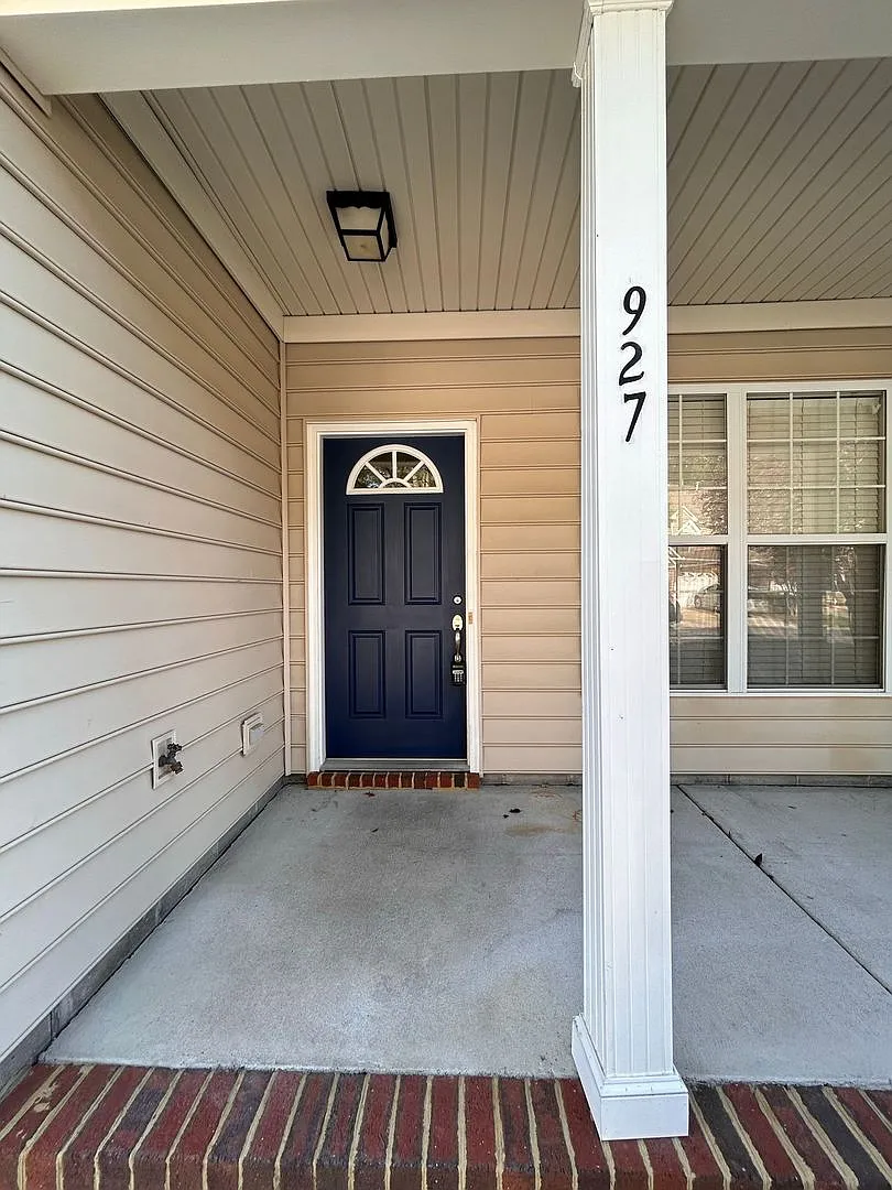 Now Available Spacious 3-Bedroom in VB — Photo 2