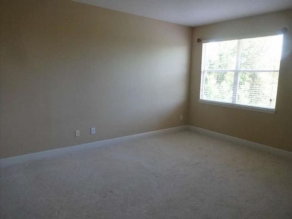 4th image of 2413 Heritage Green Ave