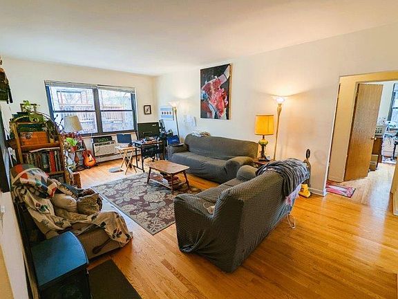 2nd image of 1300 W Farwell Ave #3R