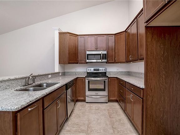5th image of 126 Northshore Cir