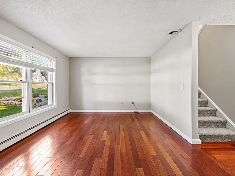 180 Gorman St — Photo 2