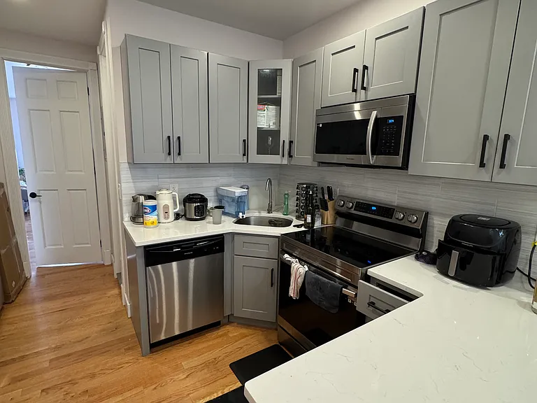 47-18 Vernon Blvd #3R — Photo 5