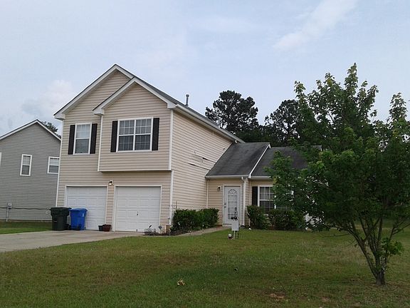 3rd image of 1640 Village Place Cir NE